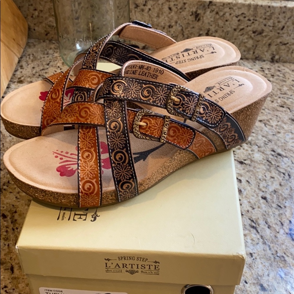 L’Artiste sandals